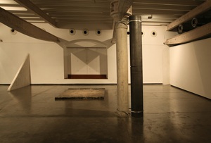 20121219092032-installation_view