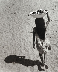  Niña sombra (Shadow Girl), Santa María de Mar, Oaxaca,Rodrigo Moya