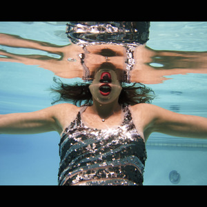 20130201162613-4_ml_underwater_sequins
