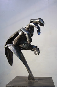 20130328133058-adrian_landon_metal_sculptue_steel_big_hand_2