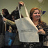 20130526183549-maria_with_logo_bag