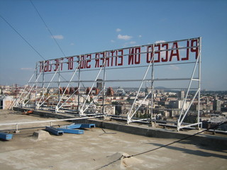 ,Lawrence Weiner